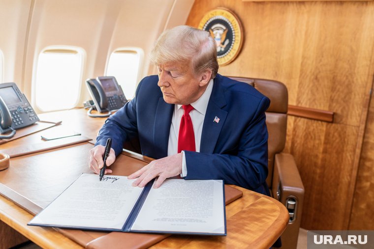 Трамп заявил, что на выходных побеседовал о России и Украине