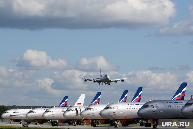Сейчас российские авиакомпании выполняют перелеты на Boeing и Airbus, а в 1990 году все воздушные суда «Аэрофлота» были отечественными
