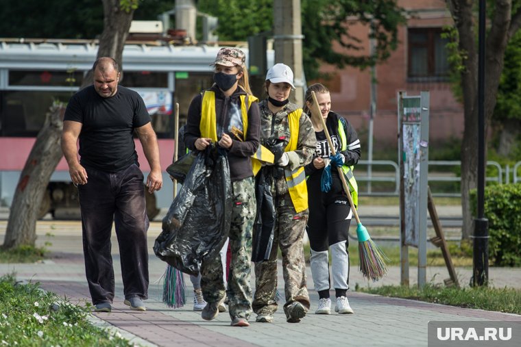 В ХМАО на летних каникулах смогут подработать почти 11 тысяч подростков