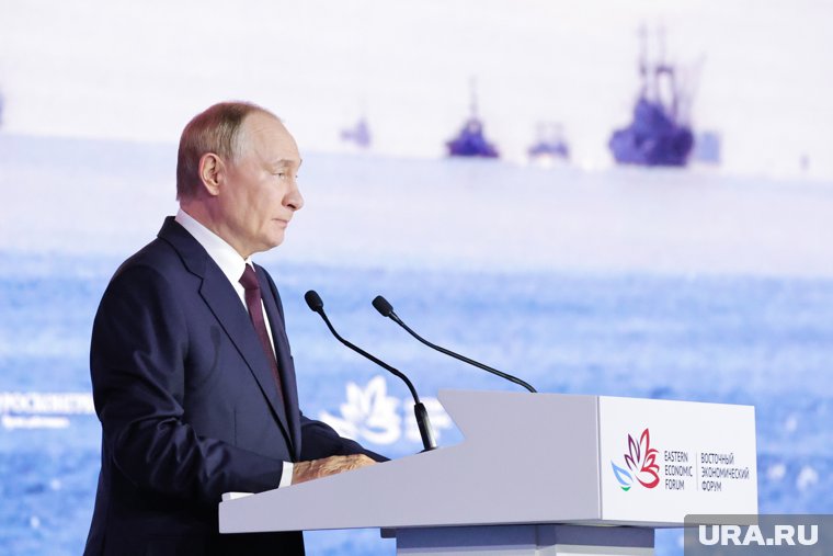Путин выступает на ВЭФ-2025