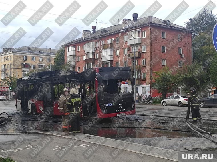 Автобус загорелся на улице Крупской