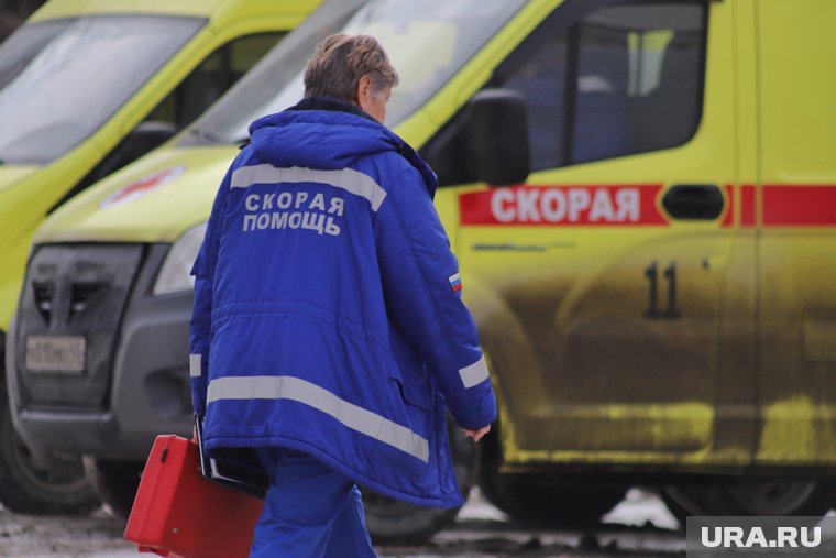 Молодой человек нанес удар в грудь 47-летней женщине-фельдшеру