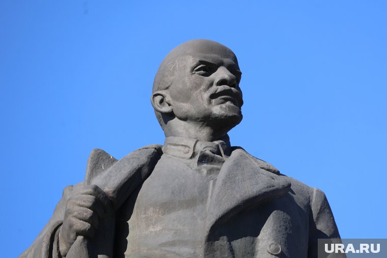 Памятник находится в центре Верхней Пышмы (архивное фото)