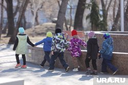 После прогулки дети устроили потасовку