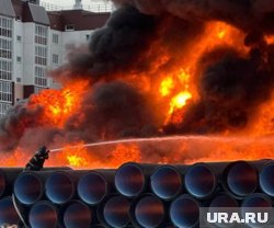 Подростки сожгли в Кургане пластиковые трубы на десятки миллионов рублей