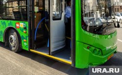 Автобус остановился в считанных сантиметрах от здания автовокзала (архивное фото)