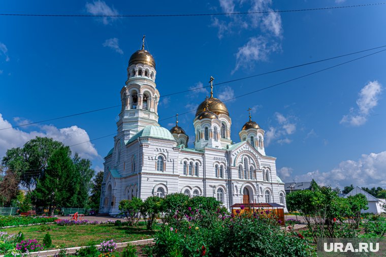 Православные начинают 19 августа с посещения храма