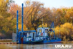 Земснаряд — это специализированное судно, предназначенная для дноуглубительных работ (архивное фото)