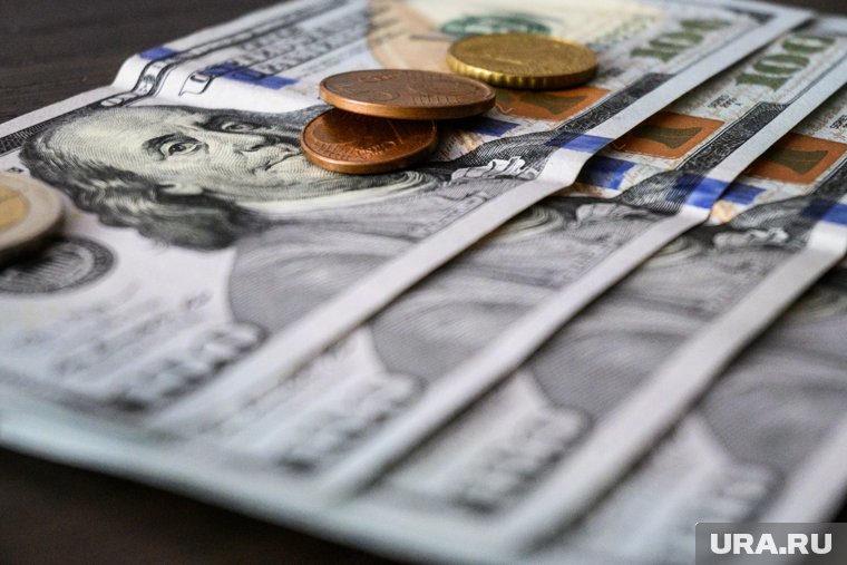 Оптимальный курс доллара для российских экспортеров и импортеров должен быть в районе 100 рублей, уточнил Денис Мантуров