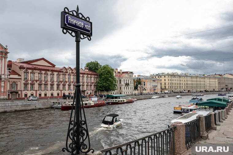 В воздухе ощущается «запах химии и лекарств», который напоминает смесь хлора