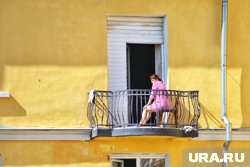 Выход на балкон в обнаженном виде может грозить уголовным сроком
