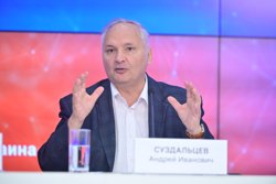 США хочет втянуть Россию в свое шоу с переговорами, заявил политолог Андрей Суздальцев
