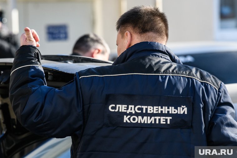На Ямале мужчина пристал к подростку в автобусе, СК проводит проверку