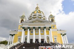 Площадь Архангела Михаила находится возле собора в честь Рождества Христова