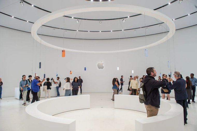 Apple представила новый iPhone 17