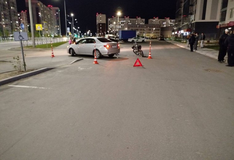 В Тюмени столкнулись питбайк и автомобиль «Тойота» 