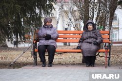 Пожилые люди просят установить лавочки 
