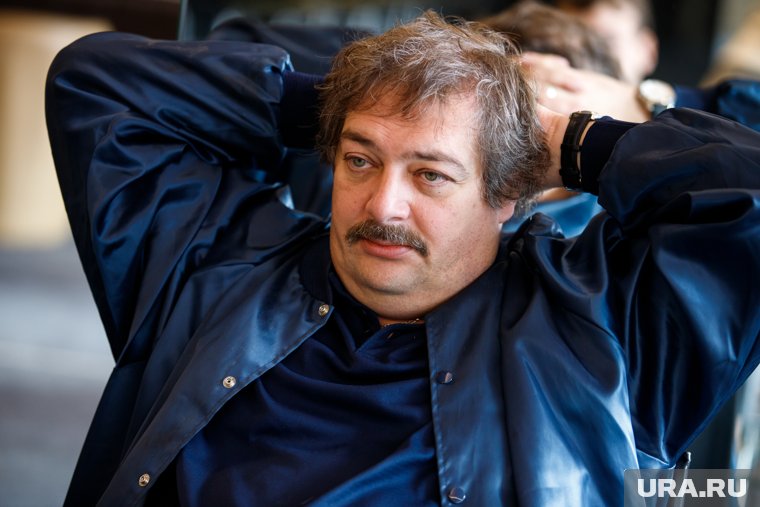 Иноагент Дмитрий Быков стал фигурантом уголовного дела