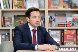 В День Государственного флага РФ Лошкин пожелал мирного неба над головой 