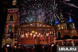 Завершится вечер праздничным салютом