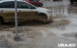 В Нижневартовске отремонтированную улицу Зимнюю сильно затопило 