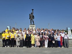 Церемонию провели у монумента «Покорителям Самотлора» 