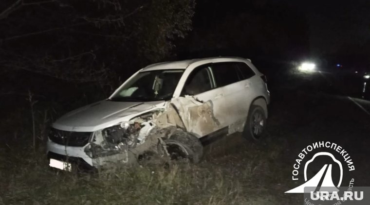 В результате ДТП внедорожник получил серьезные повреждения, у мотоцикла оторвало колесо