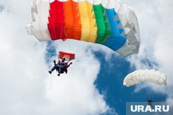 Летчица приняла предложение руки и сердца