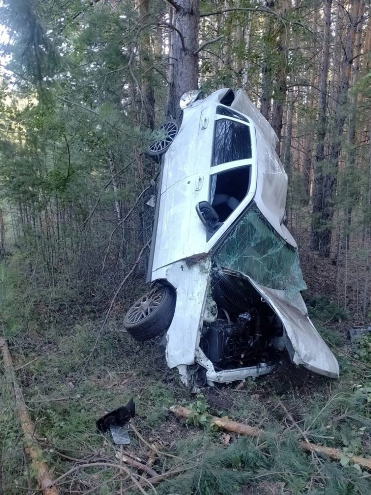 21-летний водитель и его сверстник-пассажир погибли после аварии