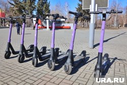 В центре Кургана самокаты мешают прохожим