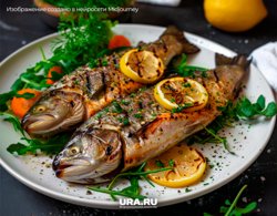 Быстро запеченная форель с лимоном и зеленью — вкусное и легкое блюдо для пикника