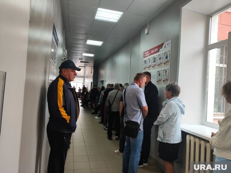 Народу очень много, но все пациенты настроены позитивно