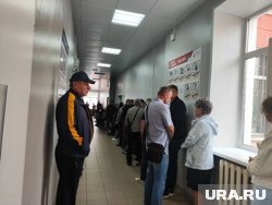 Народу очень много, но все пациенты настроены позитивно