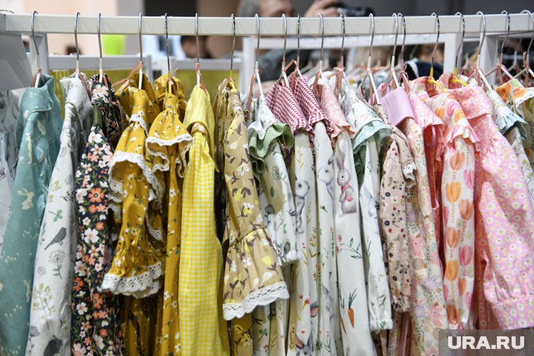 Одежду везли для продажи в одном из торговых центров Тюменской области