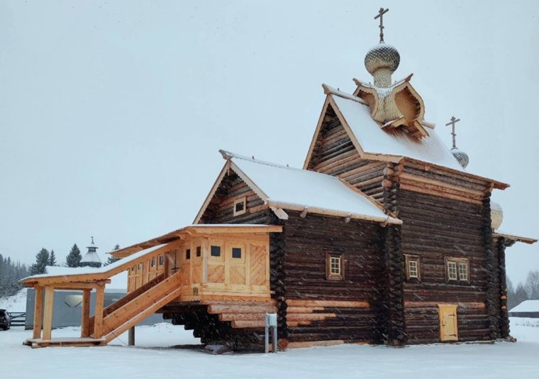 Церковь построена в начале XVIII века в традициях русского деревянного народного зодчества