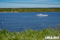 Водную прогулку Дмитрий Махонин совместил с рабочим совещанием