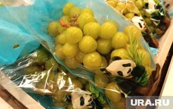 Груженные виноградом и сливами фрукты разворачивают по пути в Россию