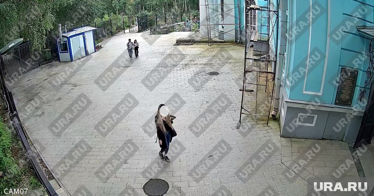 На вид женщине около 35 лет