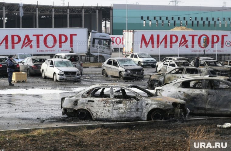 Десятки автомобилей сгорели на парковке у дистрибьютерского центра «Мираторга» в Домодедово