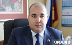 Замки кабинета пришлось спиливать из-за того, что бывший депутат их поменял, заявили в СМИ