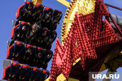 Люди несколько минут находились в заблокированных кабинках вниз головой