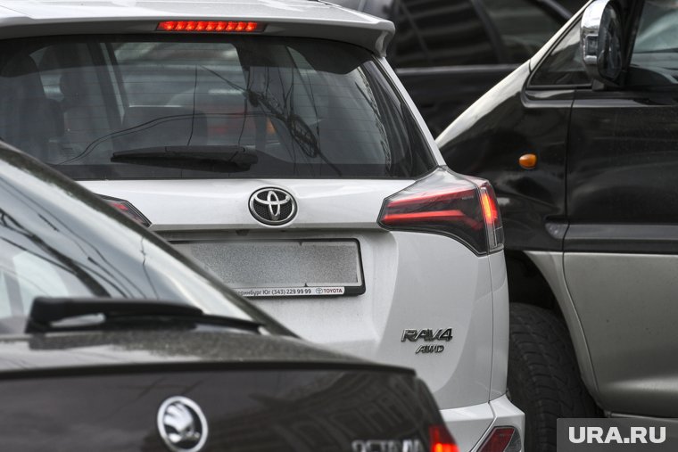Toyota объявила отзыв минивэнов Alphard в России