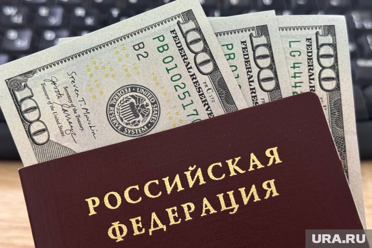 По словам адвоката, представители сервиса потребовали от Мичкова сумму порядка 100 тысяч долларов США в обмен на неразглашение информации о случившемся в СМИ