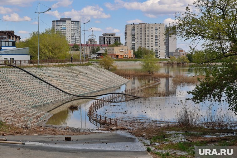 Уровень воды в курганском Тоболе вырос еще на два сантиметра