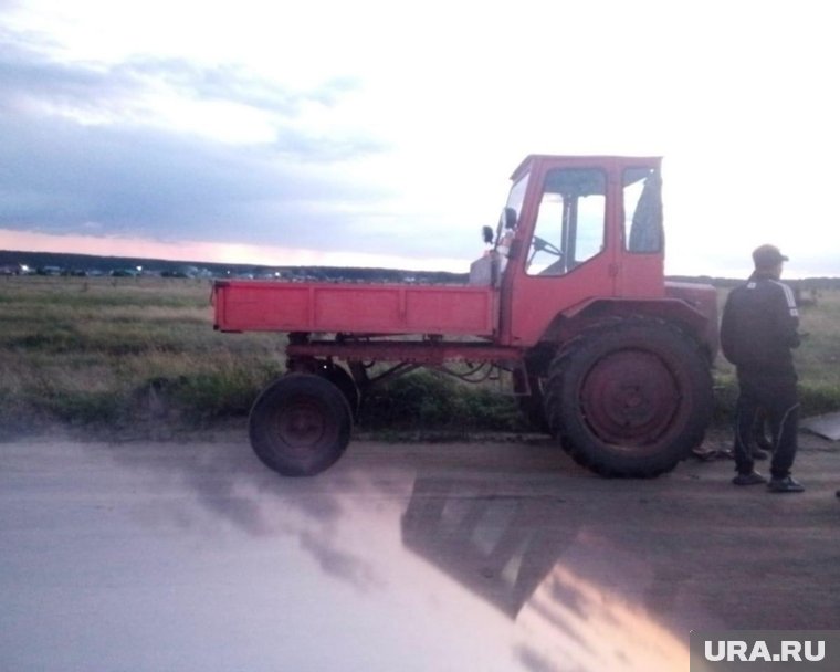 В Курганской области на 30 тысяч оштрафовали деда, который пустил за руль трактора 10-летнего внука
