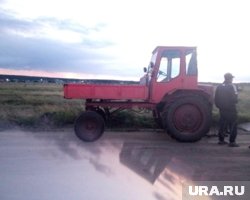 В Курганской области на 30 тысяч оштрафовали деда, который пустил за руль трактора 10-летнего внука