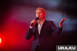 Николай Басков застрял в аэропорту Пулково из-за отмены рейсов