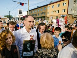 С портретом деда - Николая Андреевича Фефилова