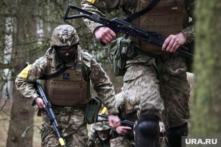 Украинские военные отказываются вступать в бой с российскими войсками, рассказали военкоры