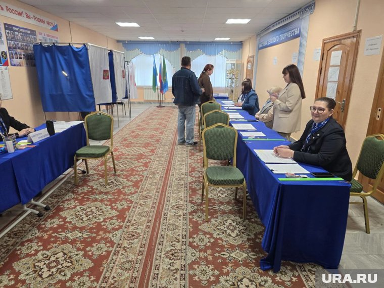 На участки пришли первые избиратели